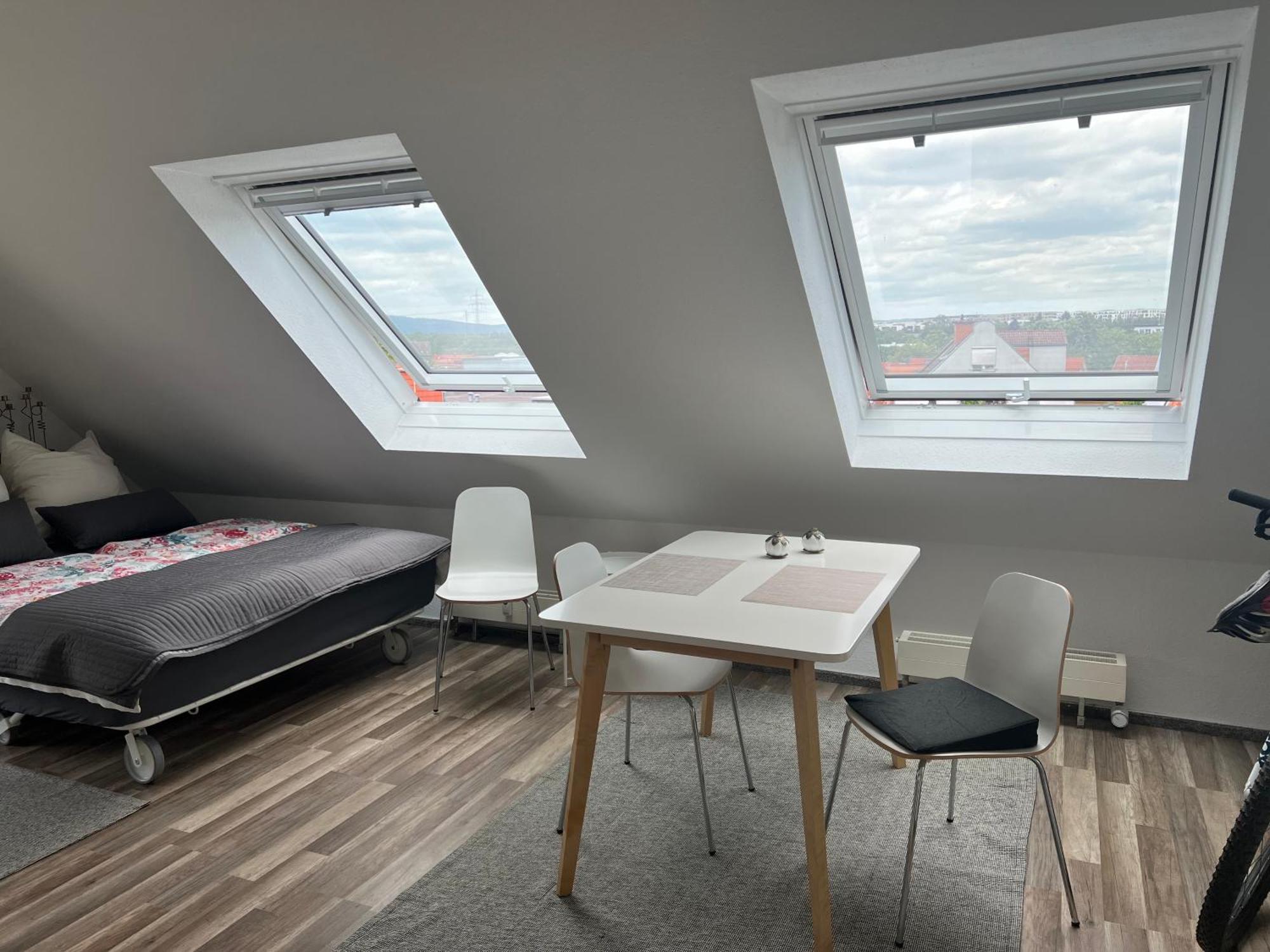 Gemuetliche Helle Dach-wohnung In Frankfurt Lejlighed *